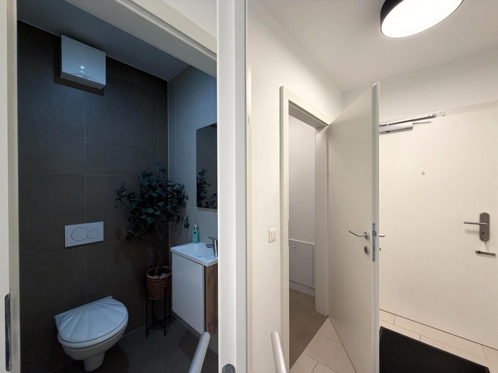 Wohnungseingang/Flur/Gäste-WC/Abstell