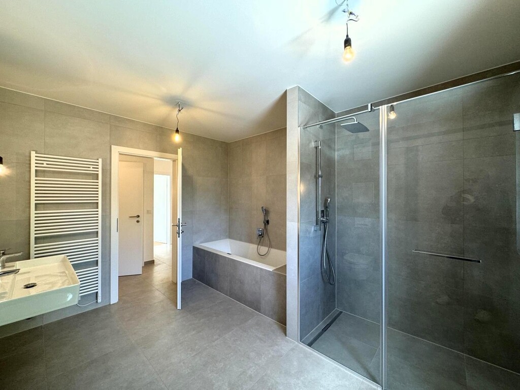 Badezimmer 1 von 2