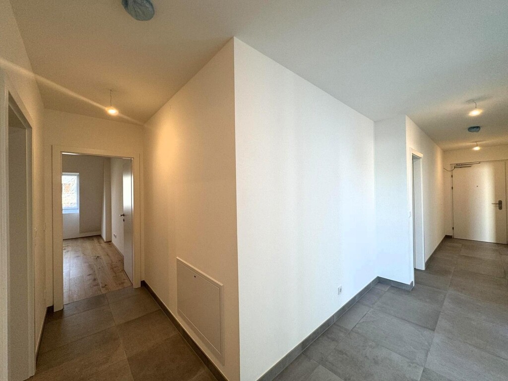 Verteilerflur/Gästetoilette/Bad/Schlafzimmer