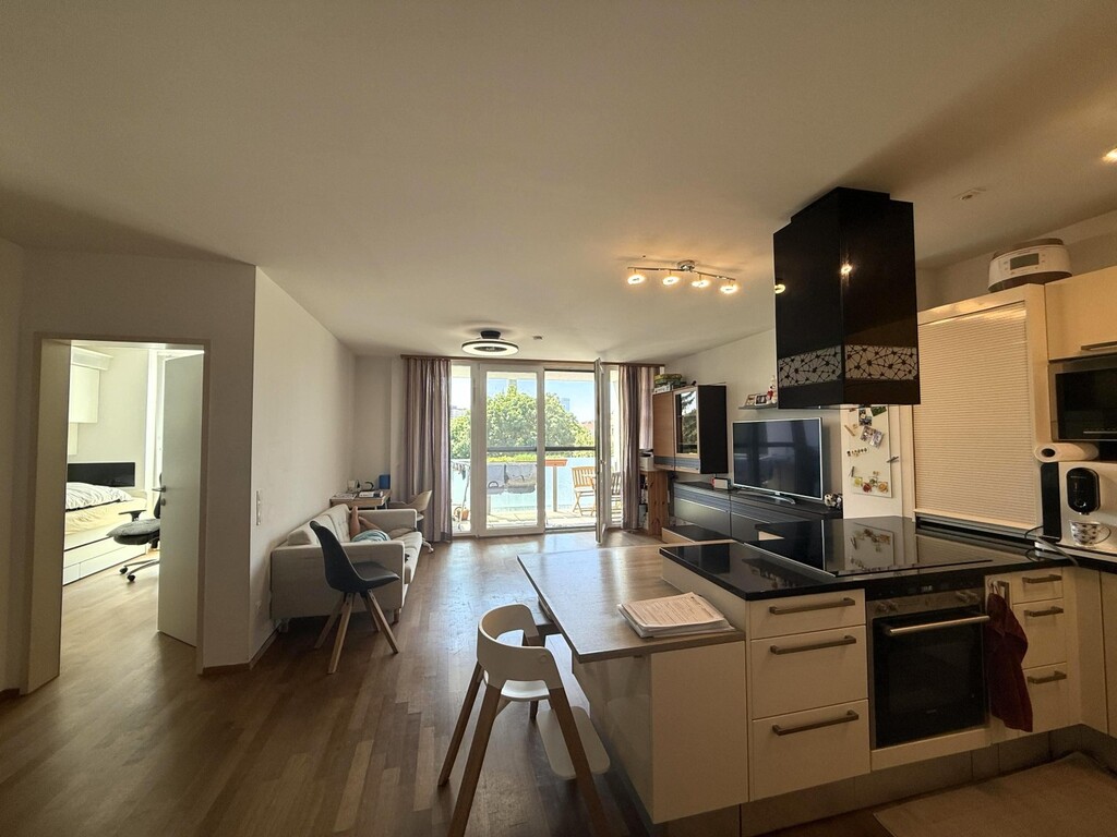 Living mit Designerküche und Geräte von Siemens