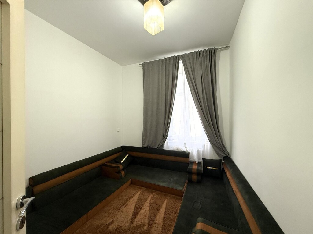 Zimmer 1 von 2