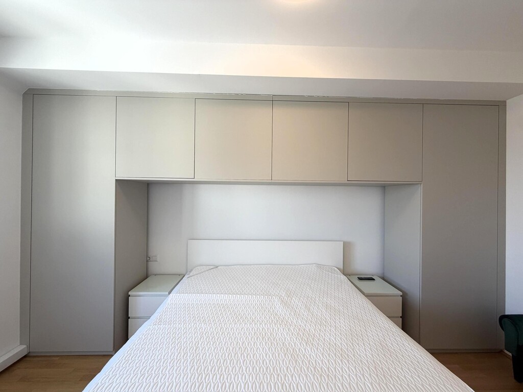 Schlafz.3/4, klimat., mit Bett und Einbauschrank