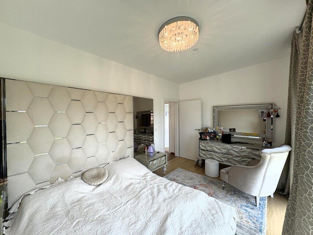 Schlafzimmer 2 von 3/Masterbed