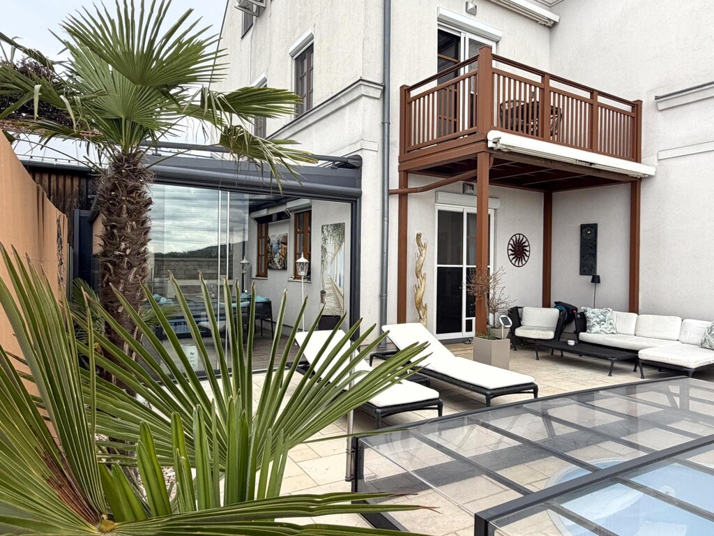 EG/Eigengarten mit Outdoor-Pool und Sommerküche