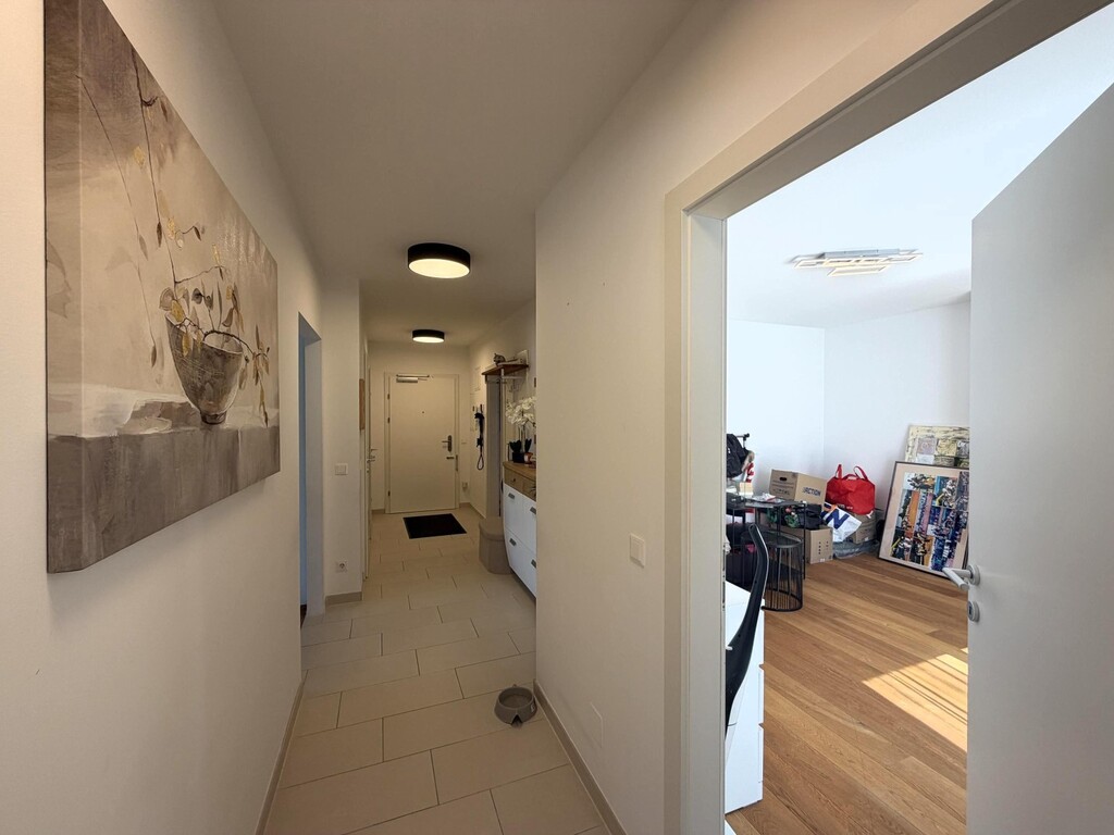 Wohnungseingang/Flur/SZ 2 von 3