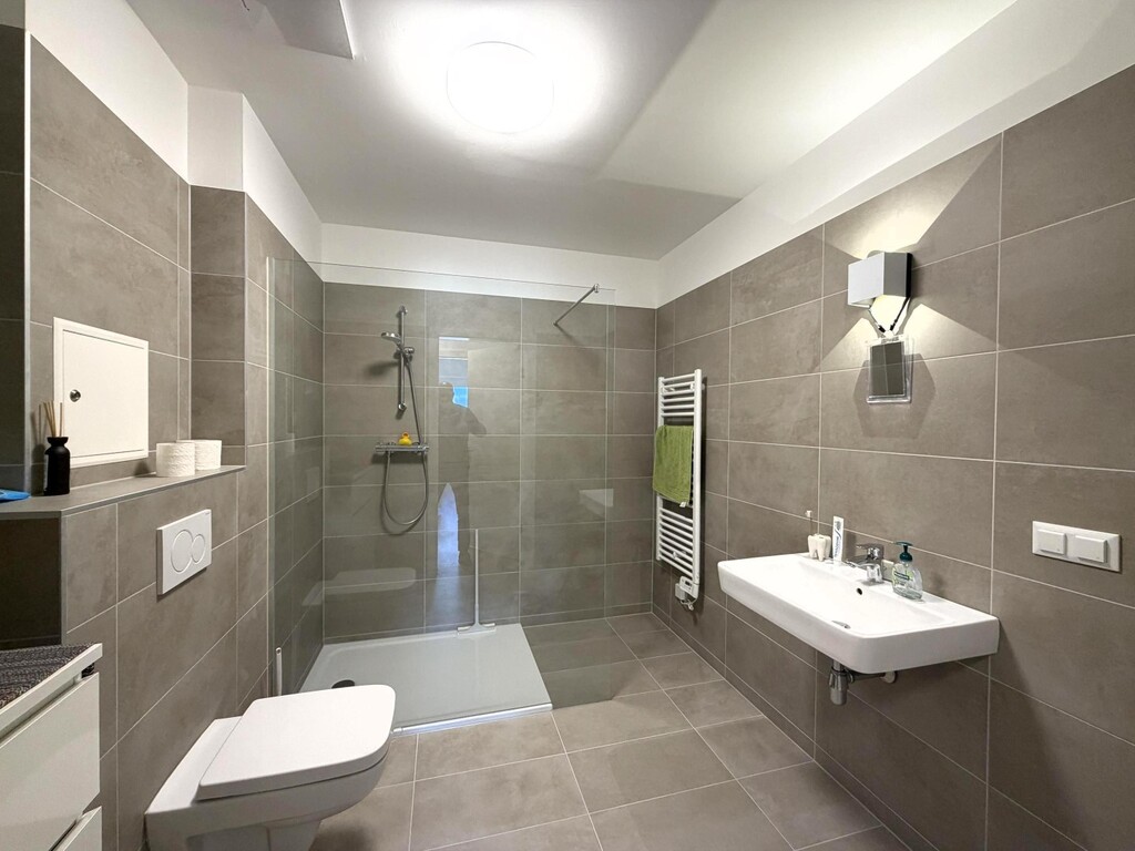 Badezimmer 2/2 mit Du, WC 3/4, WB