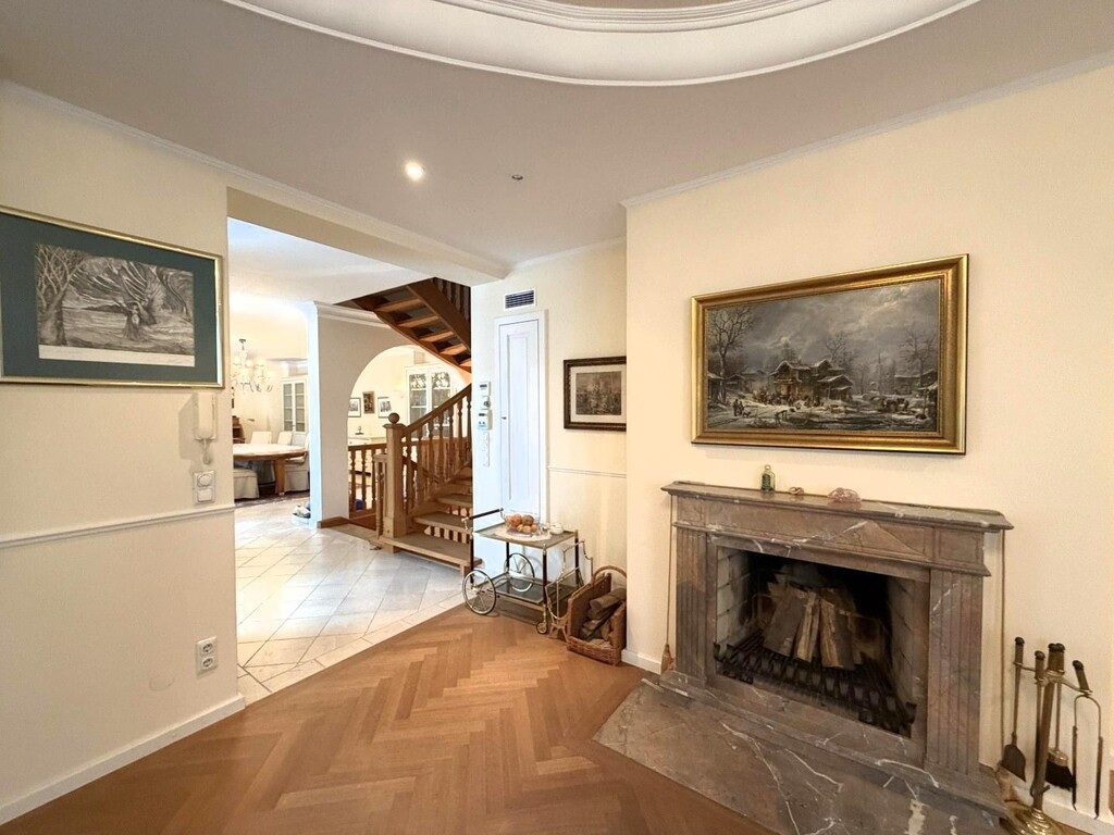 Salon mit offenem Kamin