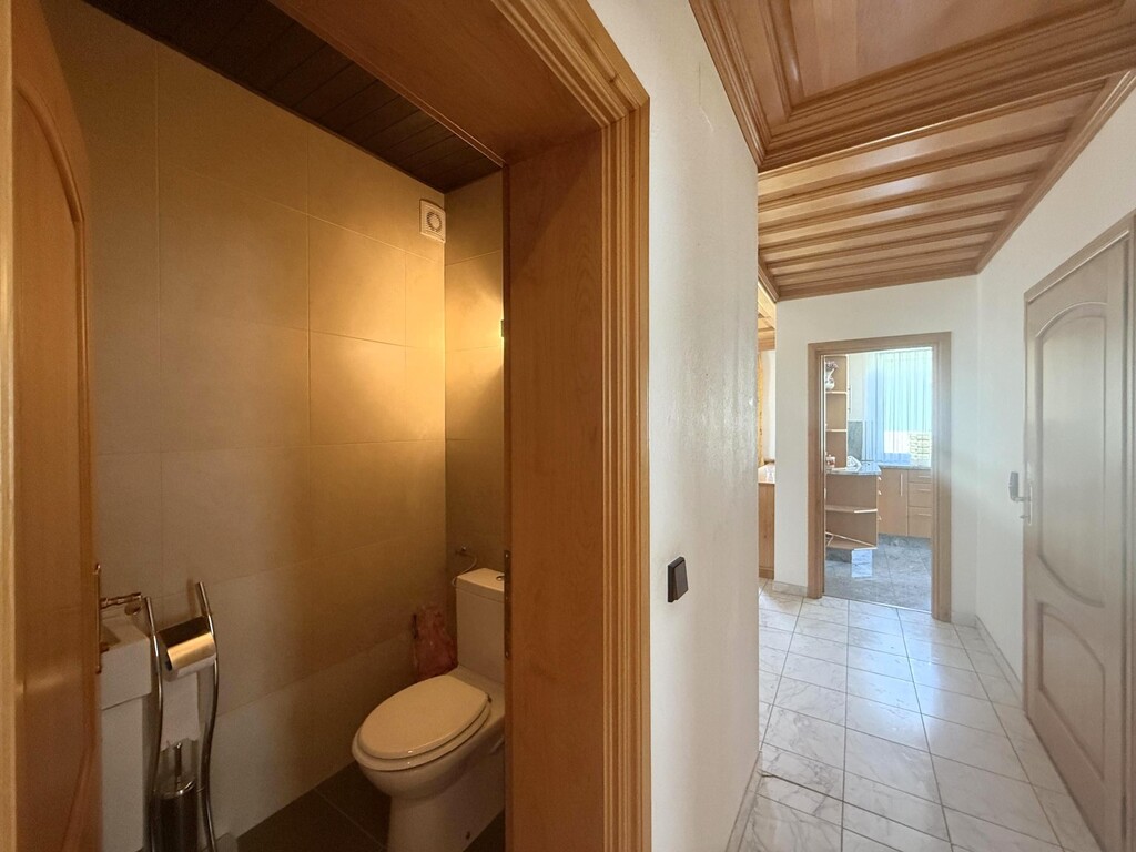 OG 1/Flur, vom Bad getrennte Toilette