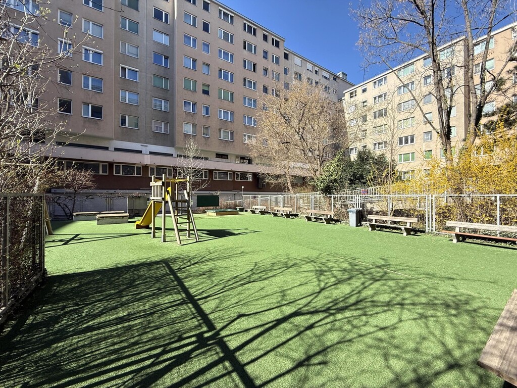 Innenhofareal/Spielplatz für Kinder