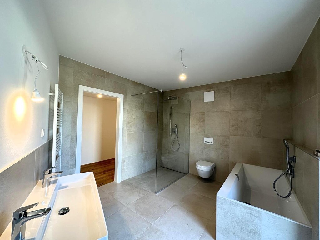 Badezimmer 1 von 4