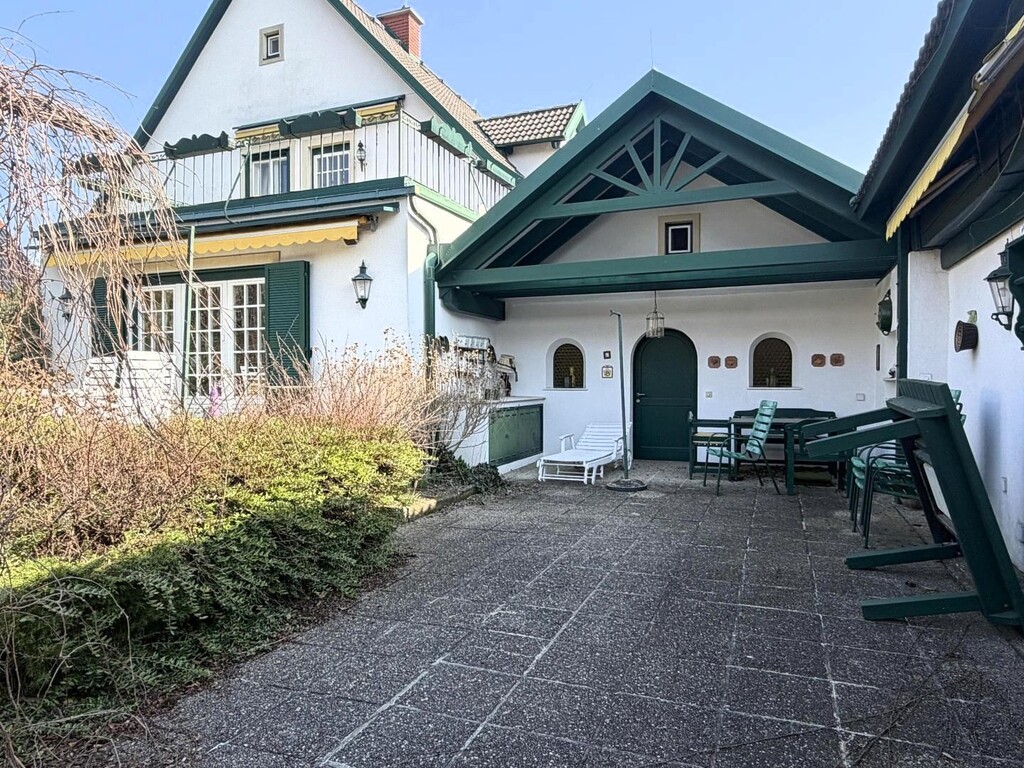 Gartenansicht/Garage/Grillplatz