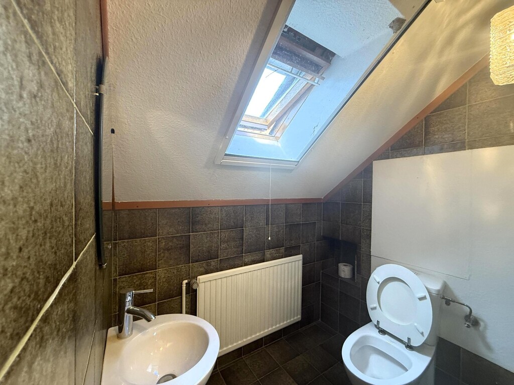 DG/vom Bad getrennte Toilette