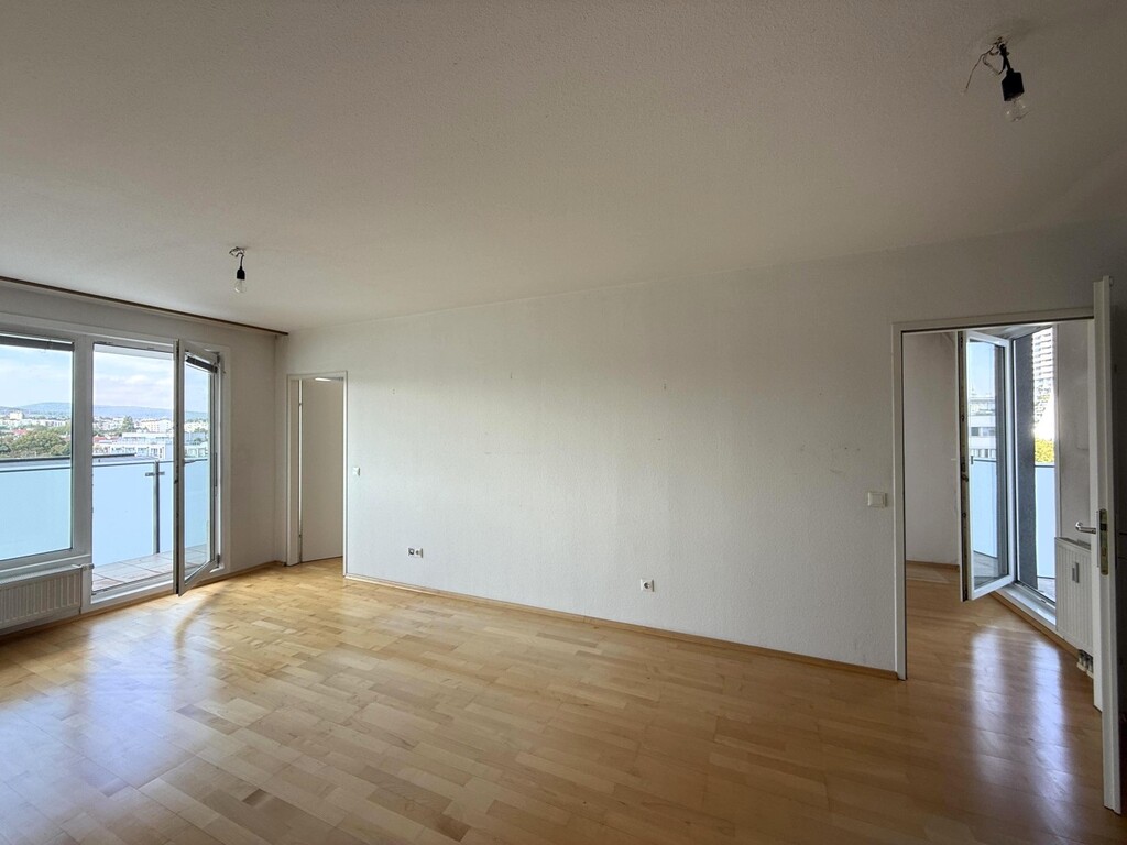 Wohn-/Esszimmer mit angeschlossener Terrasse