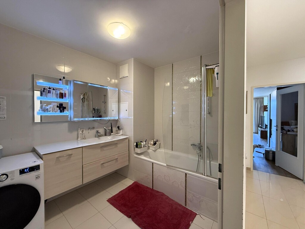 Badezimmer mit Wanne, WM-Anschluss