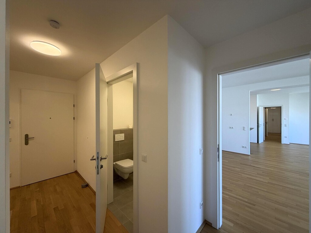 Wohnungseingang 1/2, Gäste-WC 1 von 4