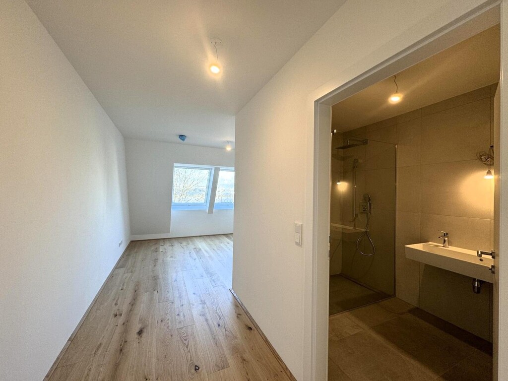 Schlafzimmer 2 von 2 mit Bad en suite 2 von 2