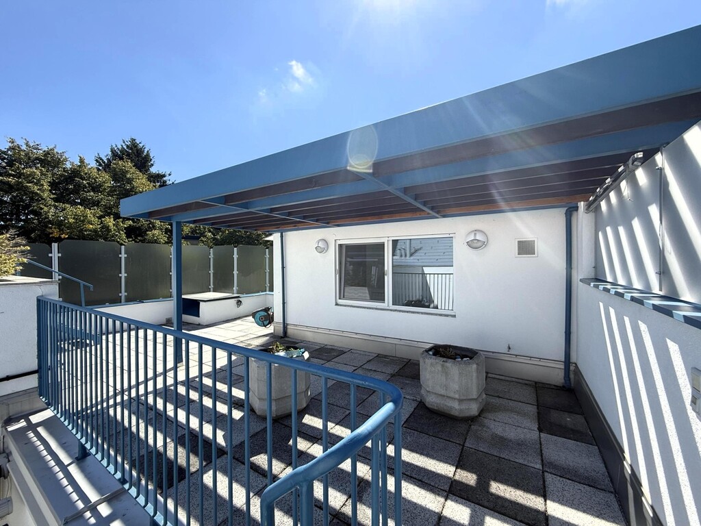 DG-Terrasse mit angrenzendem Spa