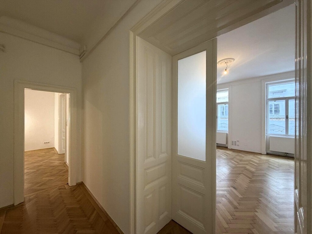 Flur/Strassenseitiges Büro 2 von 7
