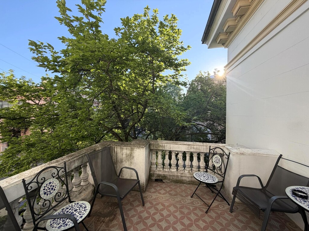 Etajul 1/balcon din Birou 3