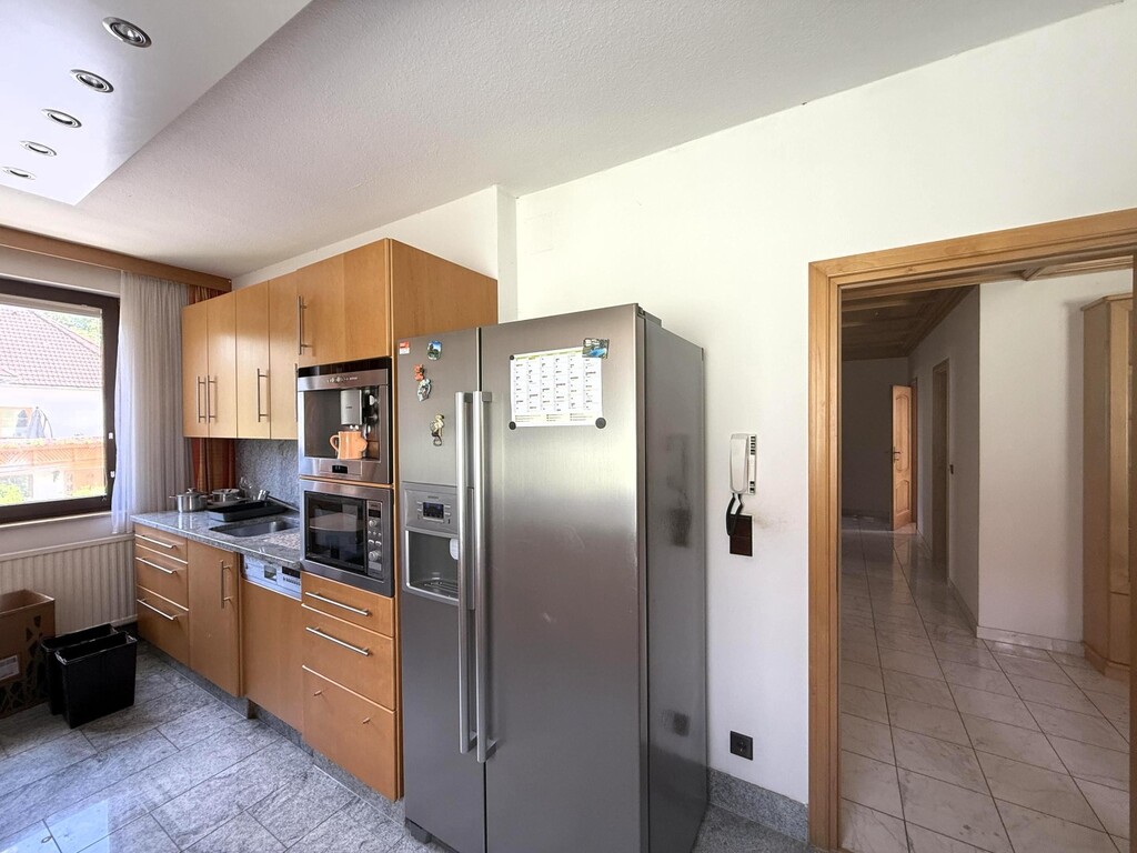 OG 1/Küche (1/2) im Holzdesign