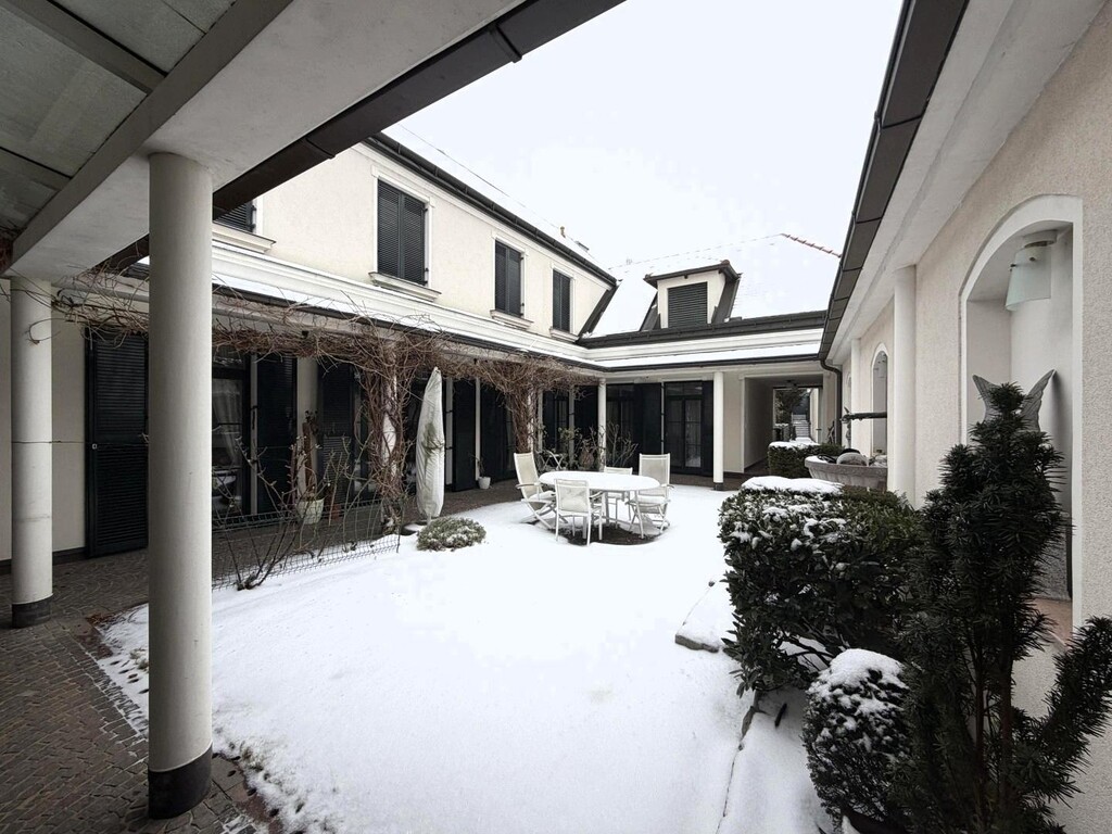 Innenhof/Eingang in die Liegenschaft