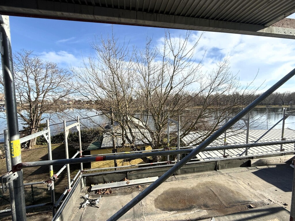Ausblick über das Kaiserwasser/Wohnaus in Bau