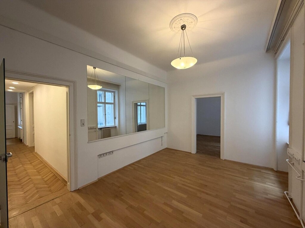 Innenhofseitiges Büro 5 von 7