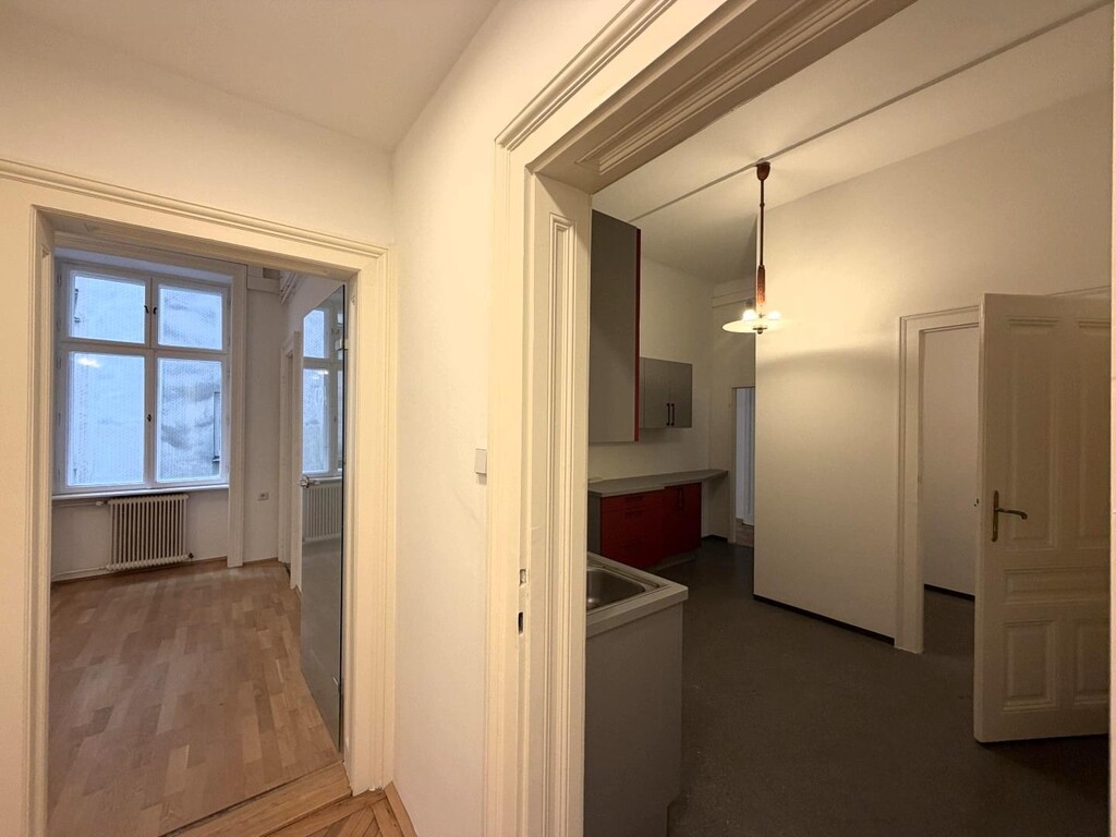 Flur/Innenhofseitiges Büro 5 von 7/Küche