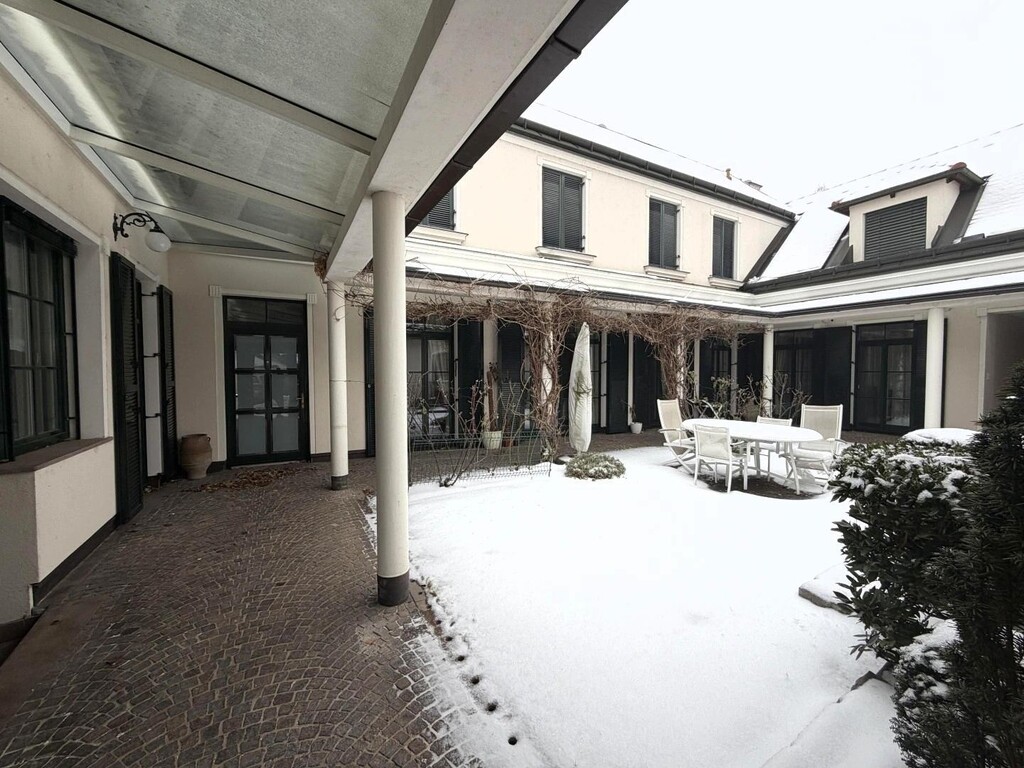 Innenhof/Eingang in die Liegenschaft