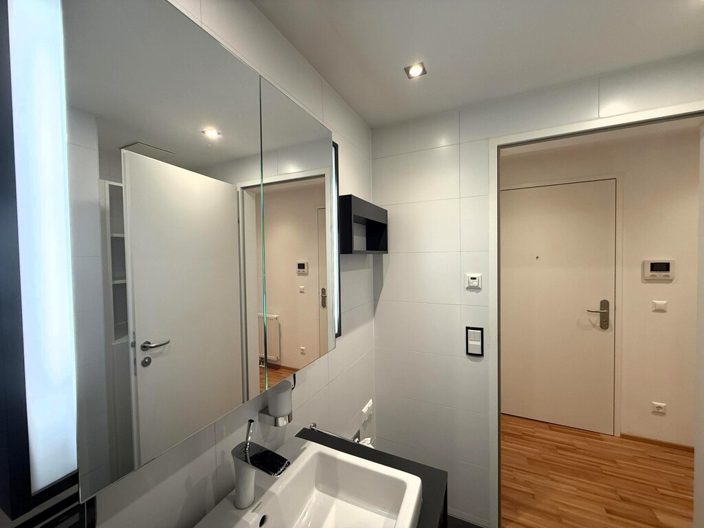 Bad mit DU, WM-Anschl, Spots, Spiegelkasten