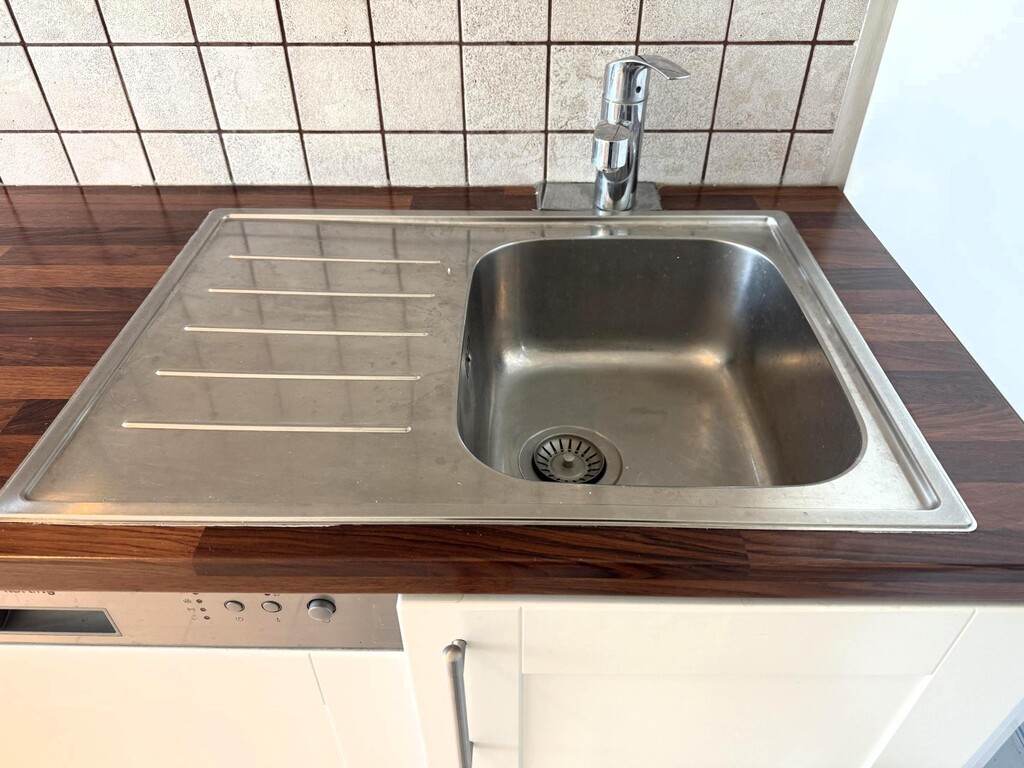 Küchendetail/Spühle mit Mischbatterie