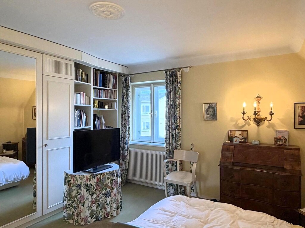 OG/SZ 1 von 3 mit Einbauschrank, klimatisiert