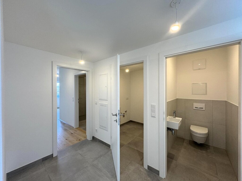 Gästetoilette und Abstellraum mit WM-Anschlüsse