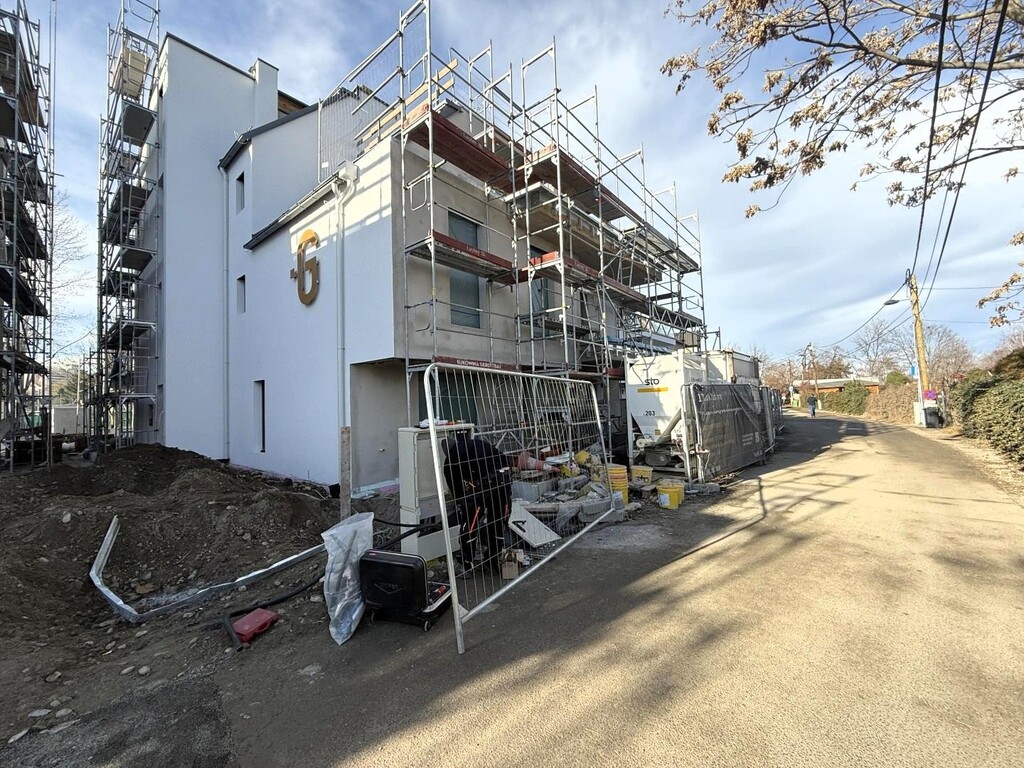 Strassenansicht, Wohnhaus in Bau