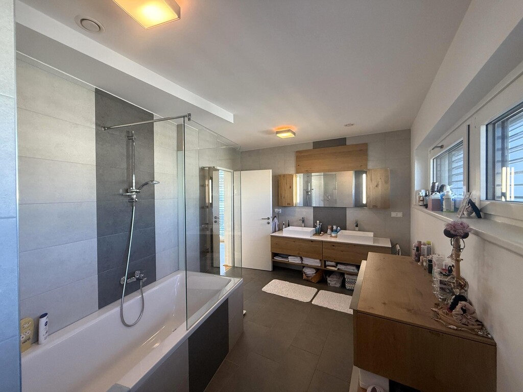 OG 1/Badezimmer 1 von 2