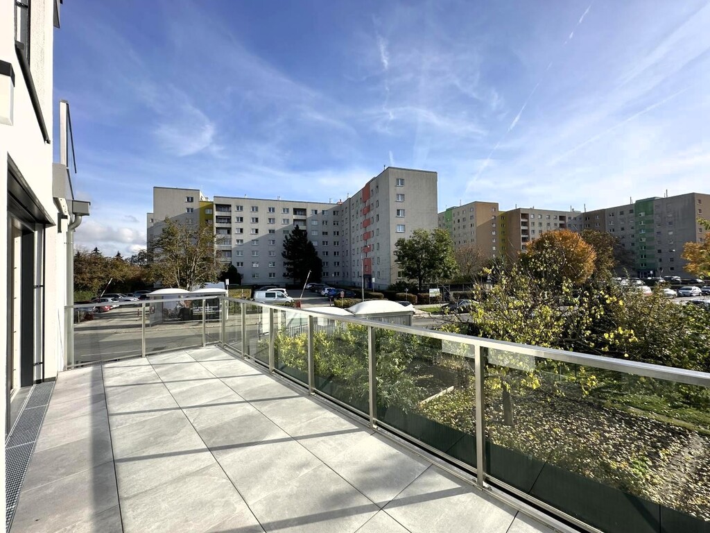 Terrasse 2 von 2