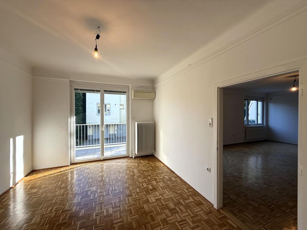 Schlafzimmer 2 von 2/klimatisiert mit Balkon