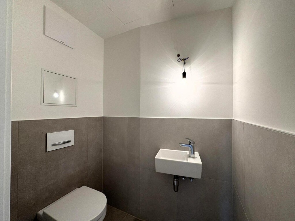 Gästetoilette 1 von 2
