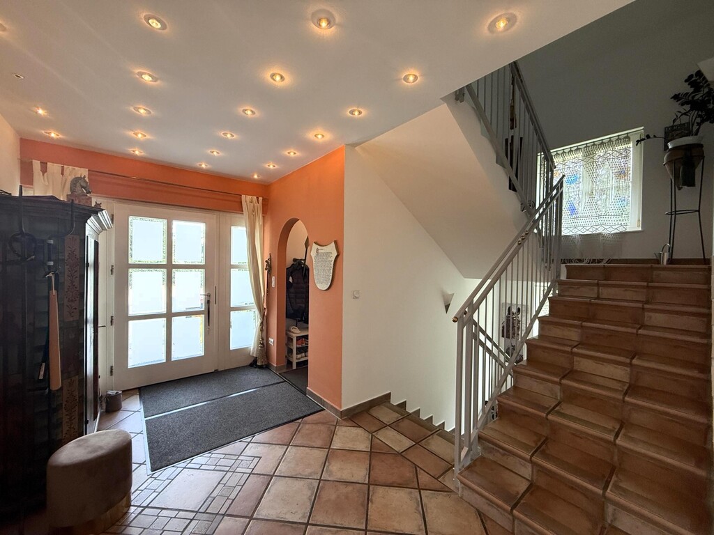 Hauseingang/Garderobe/Stiegenaufgang