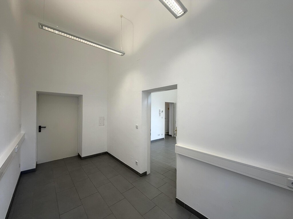 Nebenraum (3 von 3)  mit Ausgang in den Innenhof