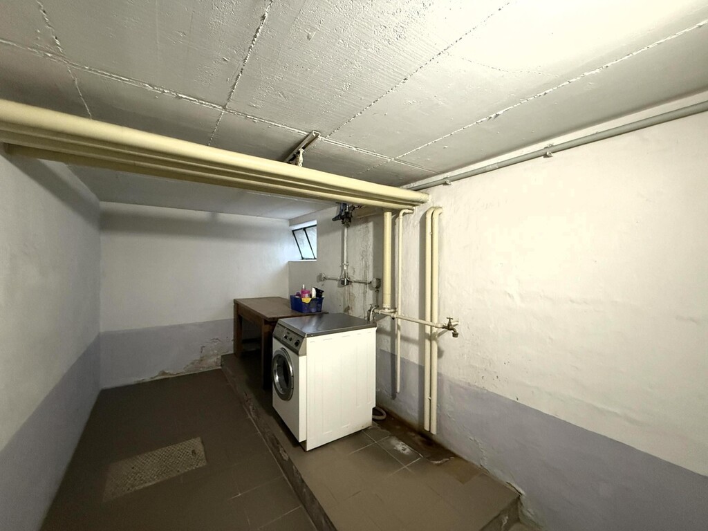 Allgemeine Waschküche im Keller