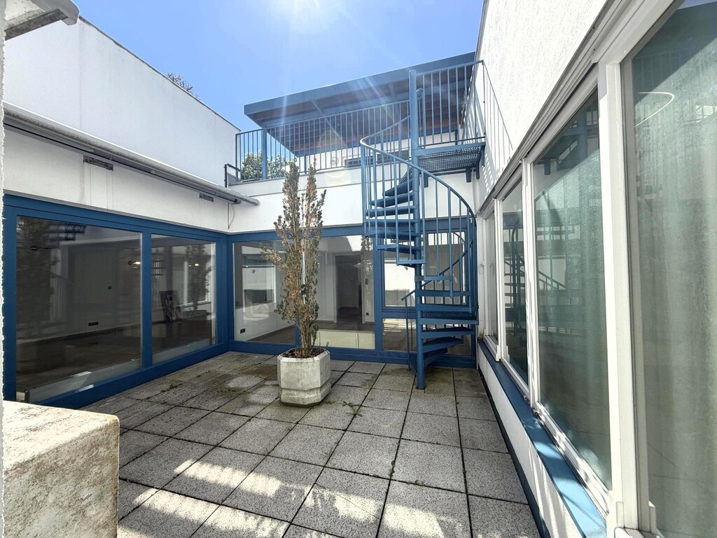 Atrium mit Aufgang auf die DG-Terrasse