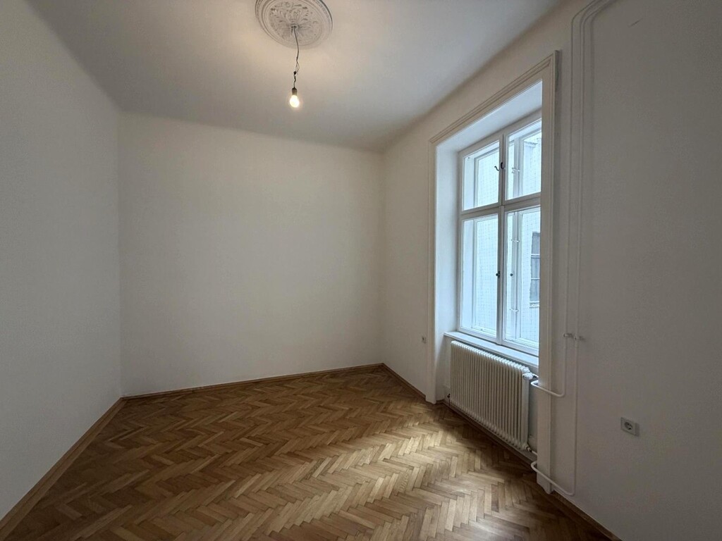 Innenhofseitiges Büro 6 von 7