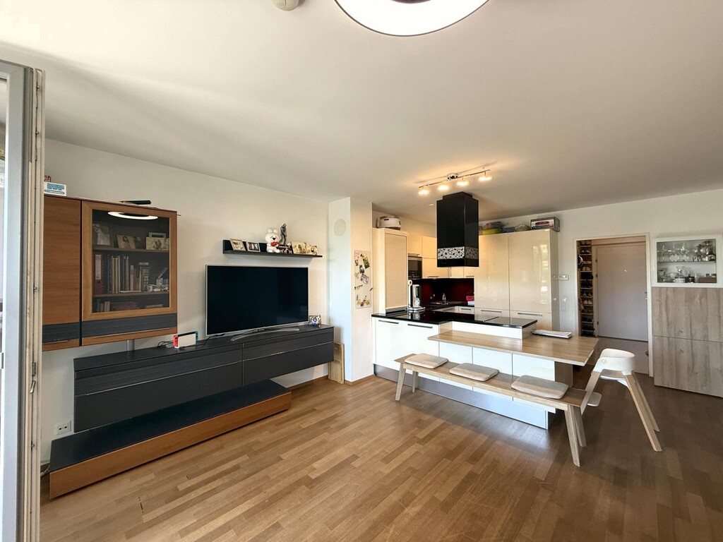 Living mit Designerküche und Geräte von Siemens