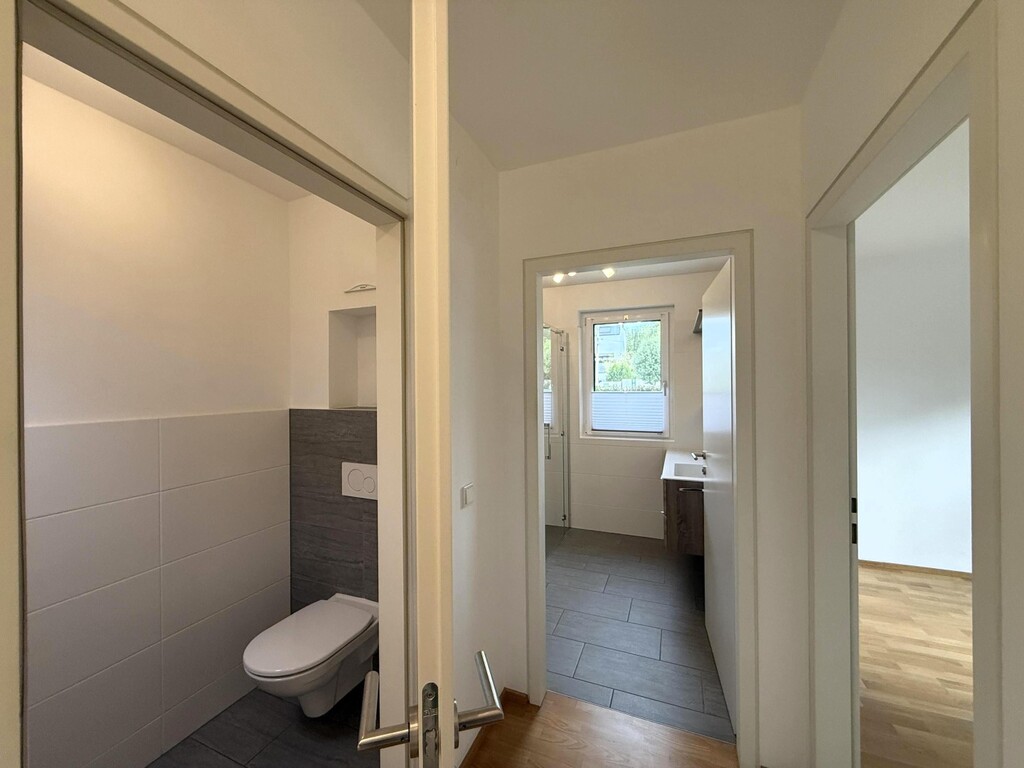 Wohnungseingang/WC/Bad/SZ 2 von 2