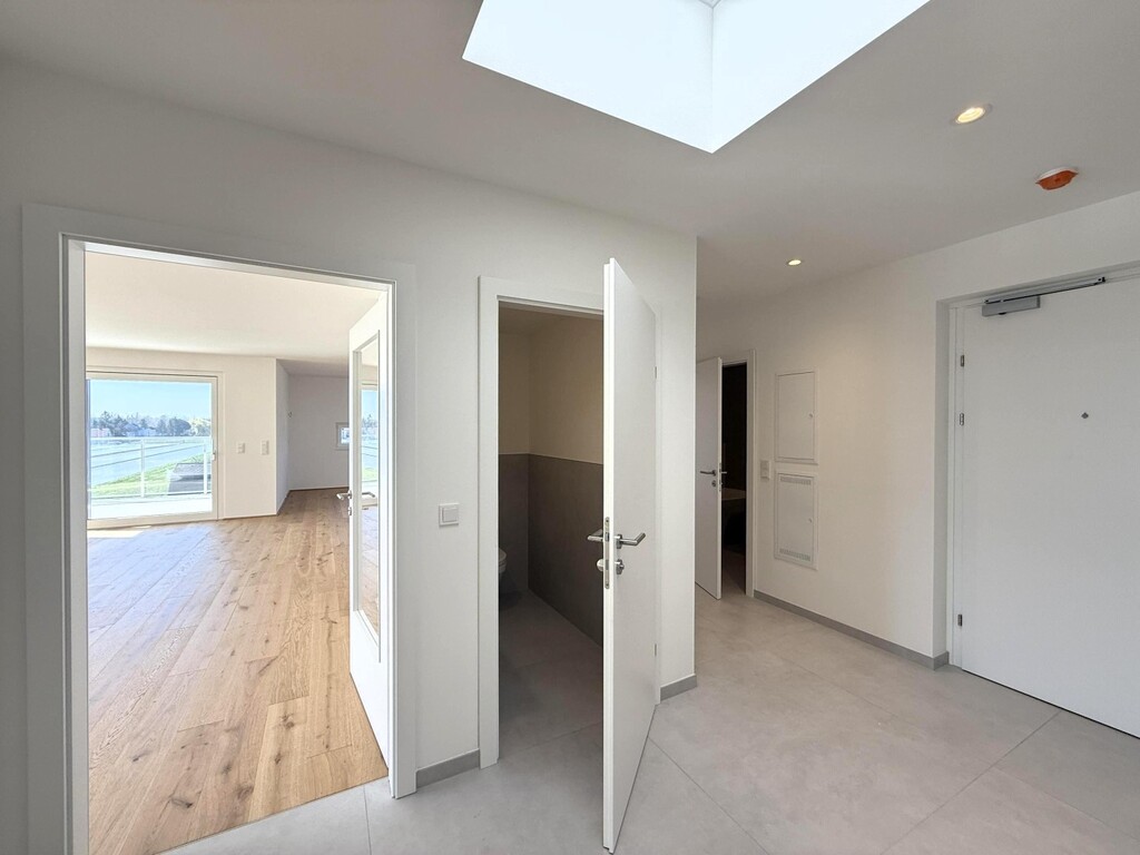Wohnungseingang mit Tageslicht