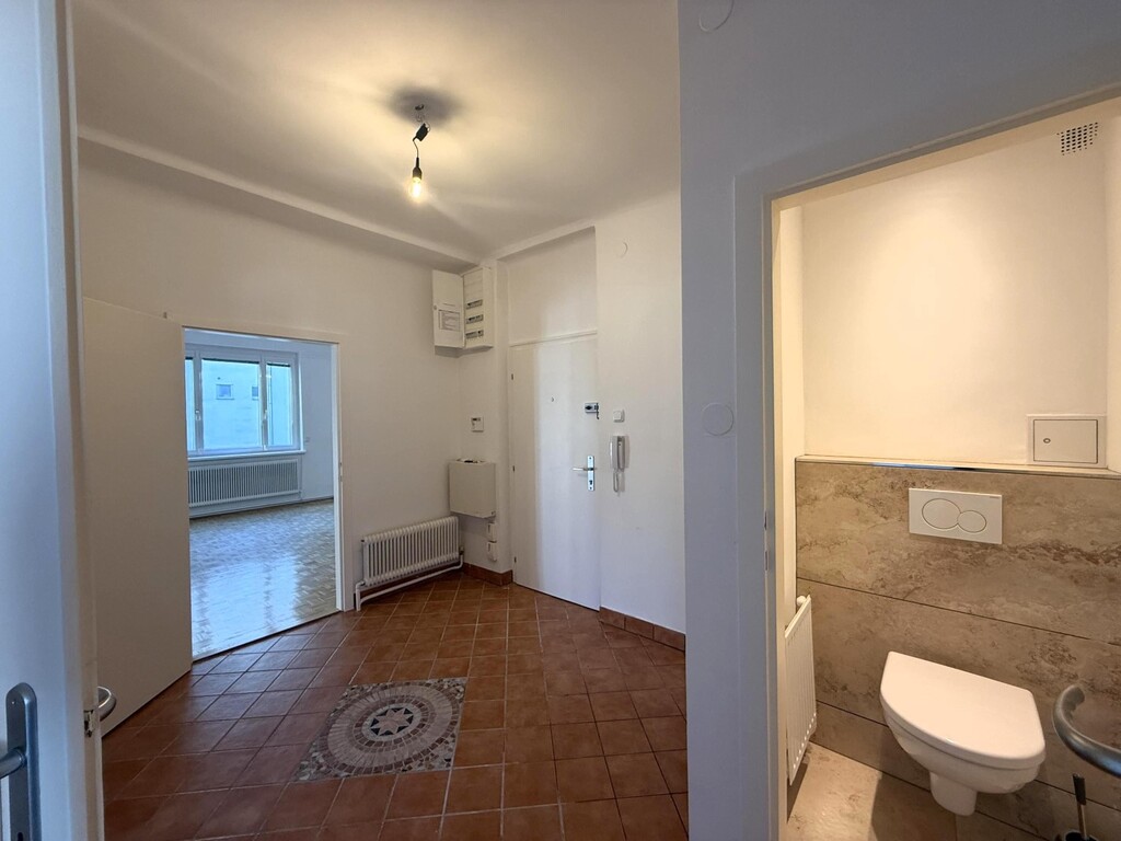 Toilette getrennt vom Bad/Wohnungseingang