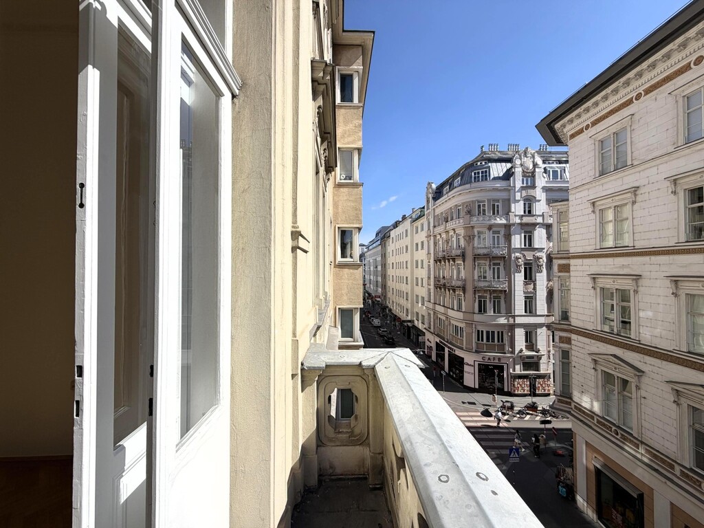 Ausblick vom strassenseitigem Balkon