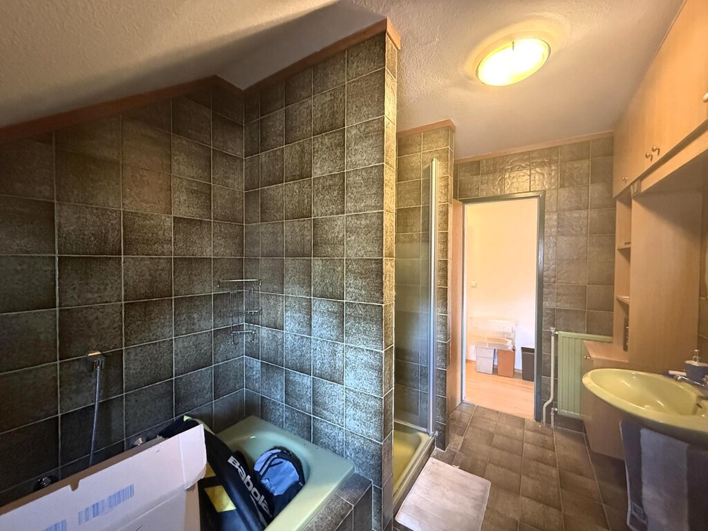 DG/Bad mit Wanne, Du und WB