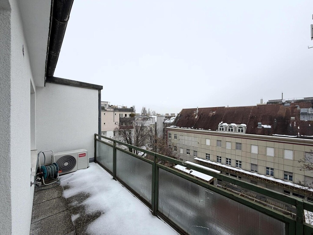 Terrasse 1 von 2